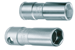 Spark plug socket with magnet